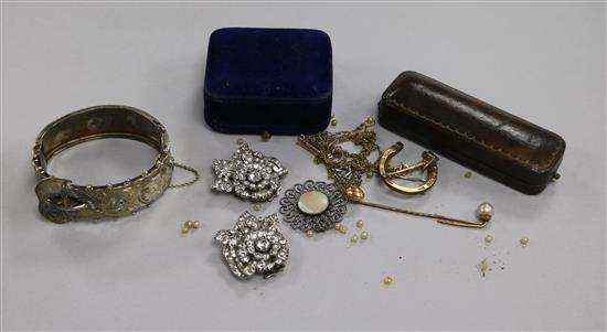 A small collection of gold and silver jewellery, including bangle and horseshoe and riding crop brooch.